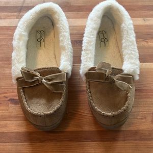 Women’s Creamy Brown Moccasins with White Fur Lining